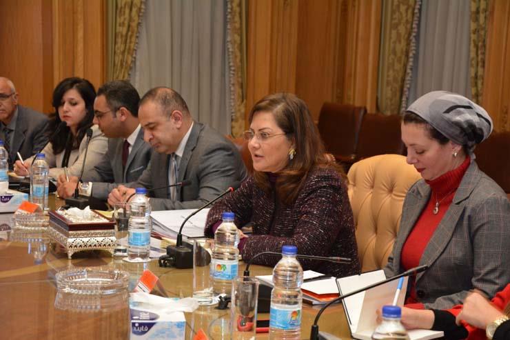 وزراء التخطيط والإنتاج الحربي خلال الاجتماع (3)