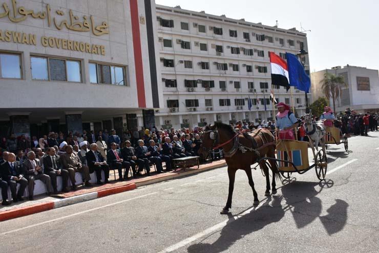 العجلات الحربية تشارك فى احتفال أسوان بعيدها القومى