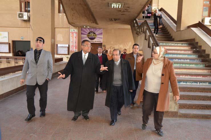 رئيس عين شمس يطالب بتفعيل الشراكات المجتمعية في كلية ألسن  (1)