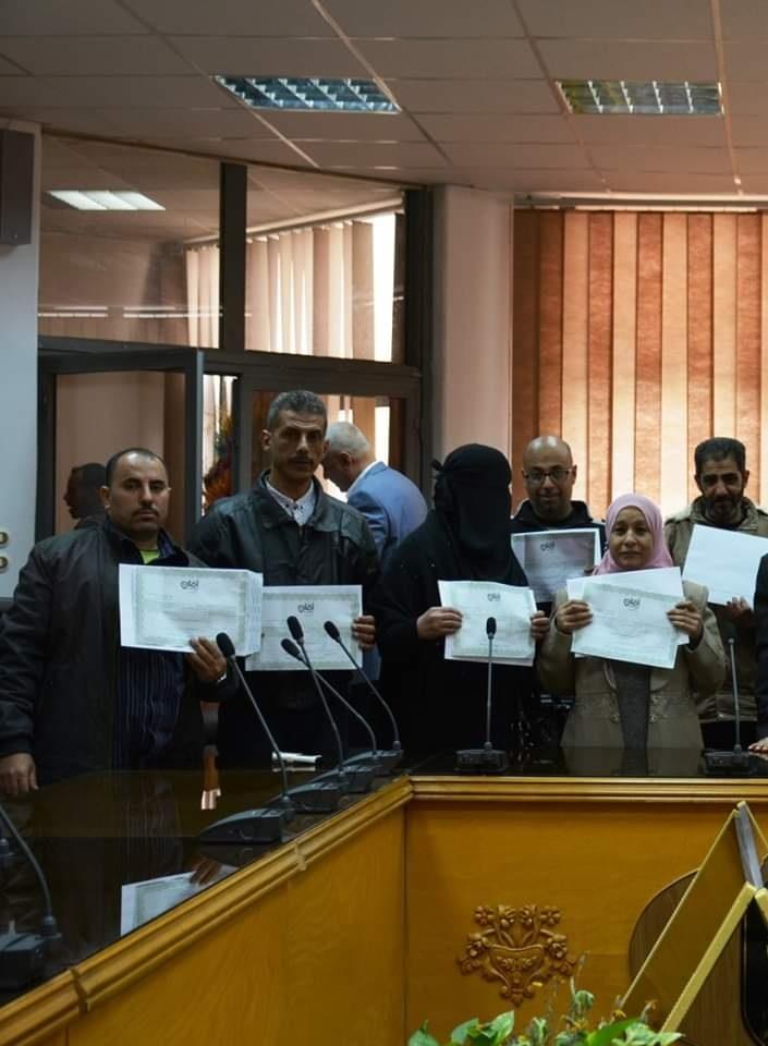 توزيع شهادات أمان المصريين علي عمال بجامعة بورسعيد