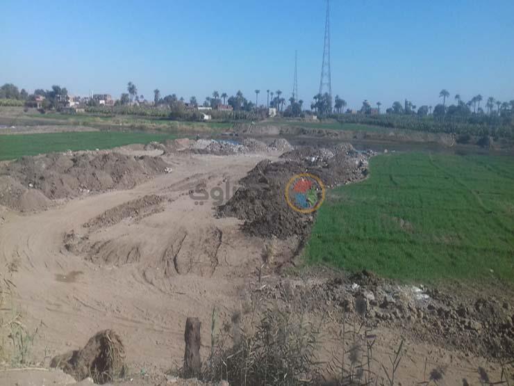 ردم النيل بناحية قرية الشيخ مكرم بسوهاج (2)