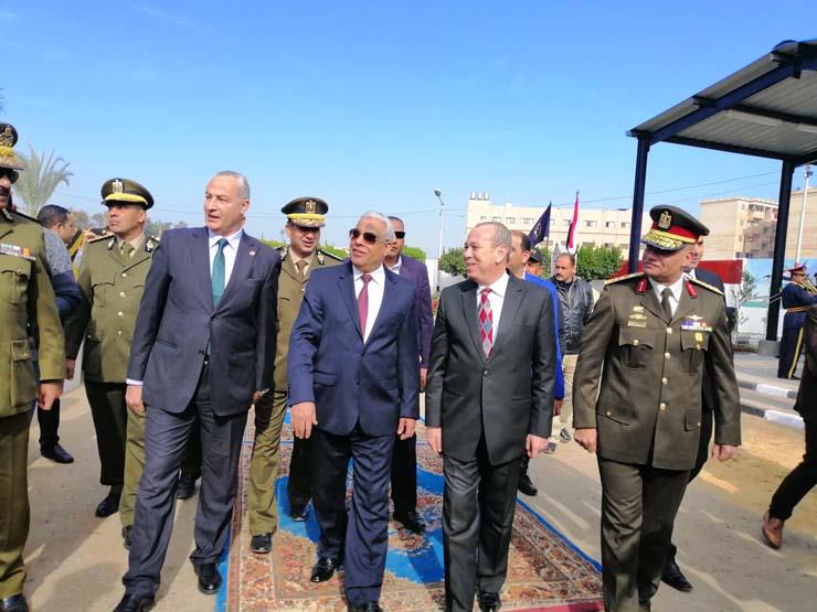 اثناء زيارة محافظ كفرالشيخ ومدير الامن والمستشار العسكري لقبر الجندي المجهول