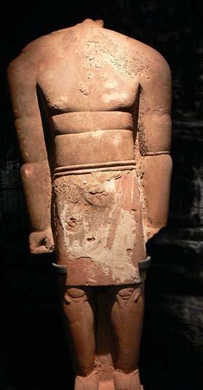 مجسم لرجل وجد في معبد محلب الناقة يعود إلى القرن الرابع ق.م