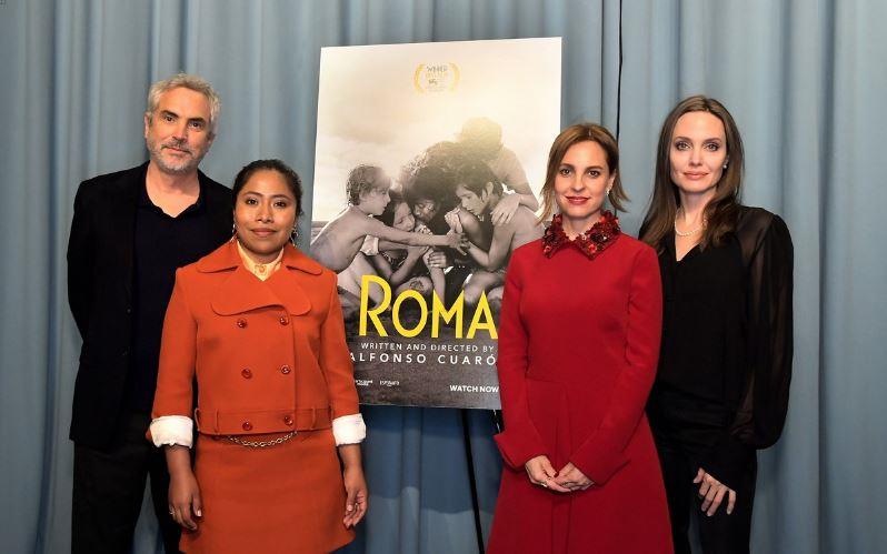 أنجلينا جولي مع فريق عمل روما رئيسية