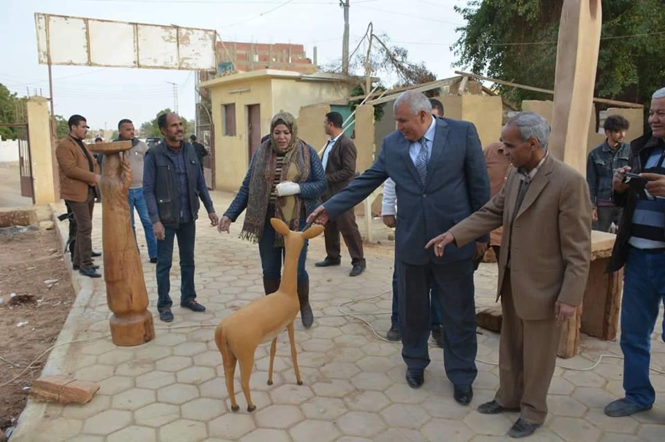 محافظ الوادي الجديد يتفقد مصنع الخزف