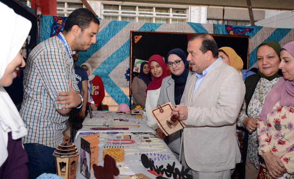 معرض بصيدلة طنطا لمنتجات الطلاب اليدوية (1)
