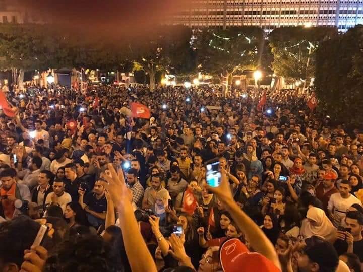 تونسيون يحتفلون بفوز الرئيس الجديد