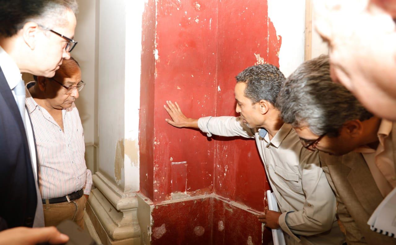 وزير الآثار يتفقد آخر أعمال الترميم في المتحف المصري
