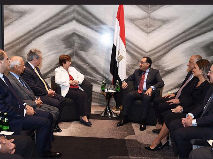 رئيس الوزراء والوفد المرافق له مع مديرة صندوق النقد 