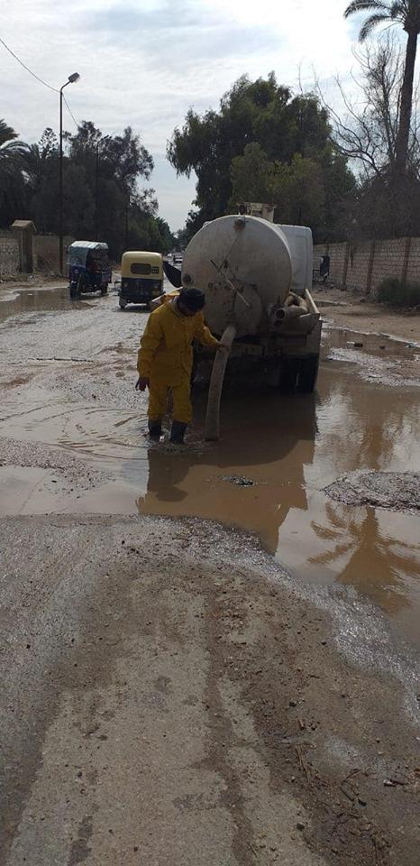 إزالة تراكمات مياه الأمطار بشوارع الإسكندرية 