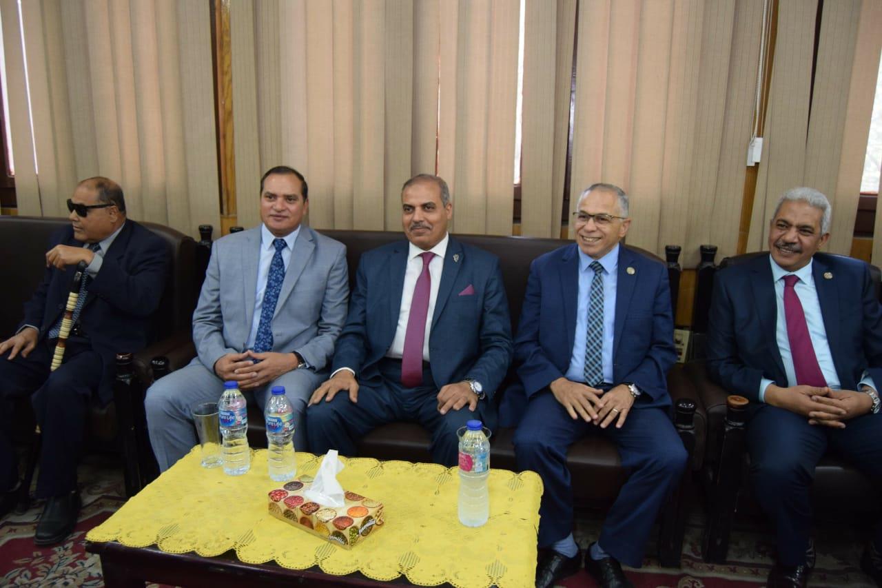 رئيس جامعة الأزهر خلال زيارته كلية الدراسات الإسلامية للبنات 