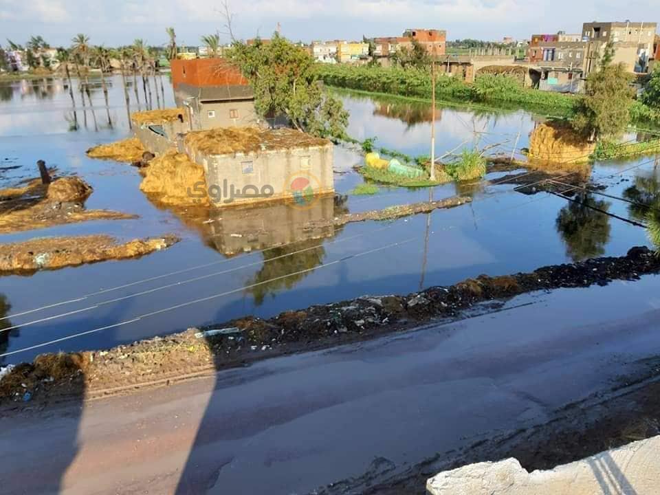 ارتفاع منسوب مياه بحيرة البرلس يغمر قرى بالمياه