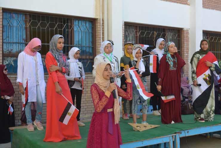 وكيل تعليم الوادي الجديد يشهد احتفال مدرسة بالعيد القومي للمحافظة  (1)