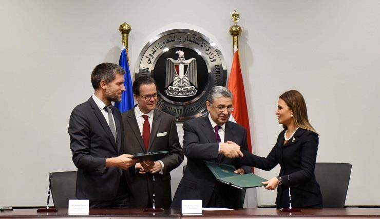 خلال توقيع اتفاقيتي المنحتين بين مصر وفرنسا بقيمة 1.2 مليار جنيه