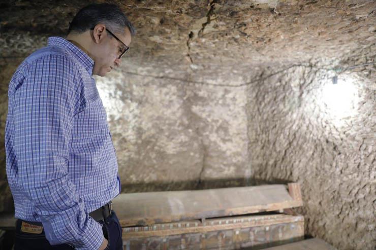 وزير الآثار يتفقد الكشف الأثري الجديد بسقارة