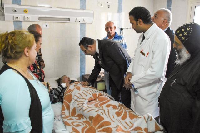 محافظ الإسكندرية يزور مصابي رحلة دير مارمينا بمستشفى العامرية