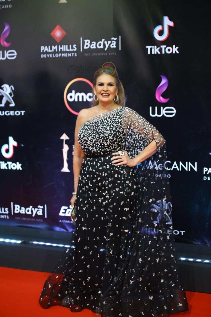 الفنانة يسرا