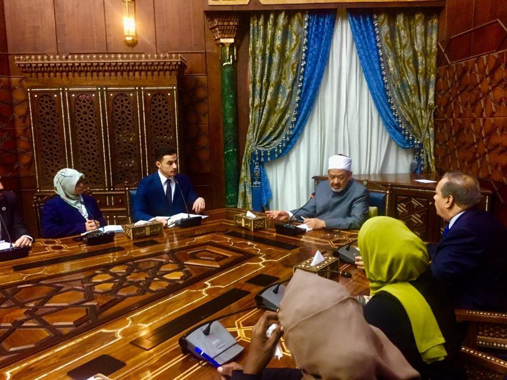 الإمام الأكبر يلتقي برلمان الطلاب الوافدين 