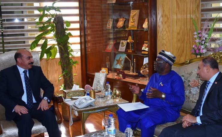 محافظ أسوان مع وزير خارجية نيجريا السابق