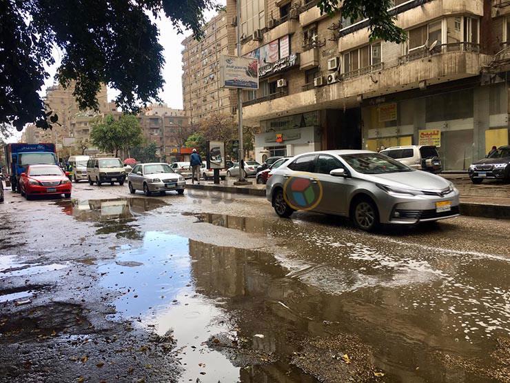 ضربت الأمطار المتوسطة والغزيرة القاهرة وعدة محافظات