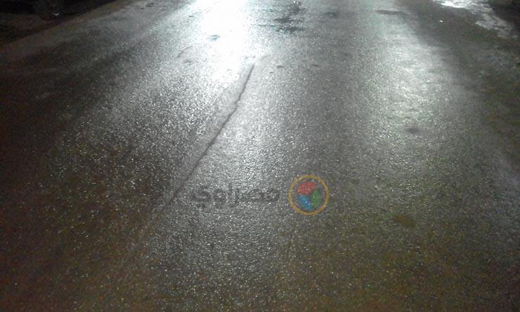 اثناء سقوط الامطار على احد الطرق في كفرالشيخ
