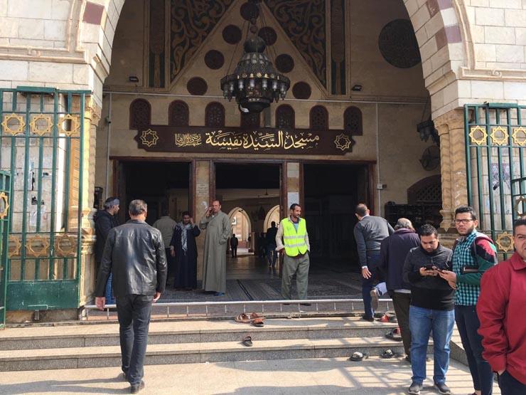 محيط مسجد السيدة نفسية قبل جنازة ياسر زايد                                                                                                                                                              