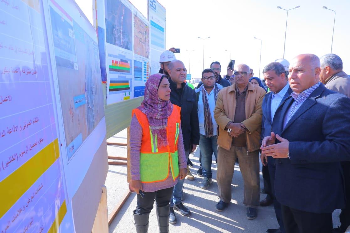 وزير النقل يتفقد أعمال المرحلة الأولى من طريق القاهرة أسوان