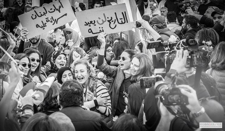 مظاهرة نسائية ضد الطائفية في لبنان