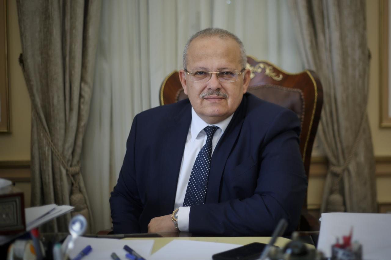 رئيس جامعة القاهرة يهنئ محمد بن زايد لاختياره رئيسًا لدولة الإمارات رئيس جامعة القاهرة يهنئ محمد بن زايد لاختياره رئيسًا لدولة الإمارات