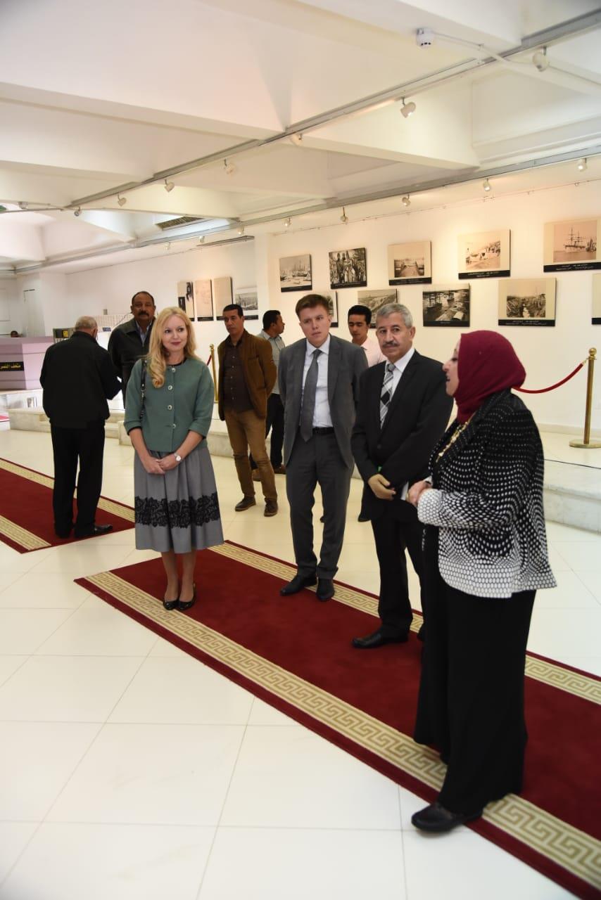 القائم بأعمال السفارة الروسية تزور متحف النصر
