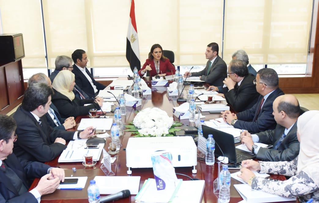 وزيرة الاستثمار خلال زيارتها للمنطقة الحرة بمدينة نصر (1)
