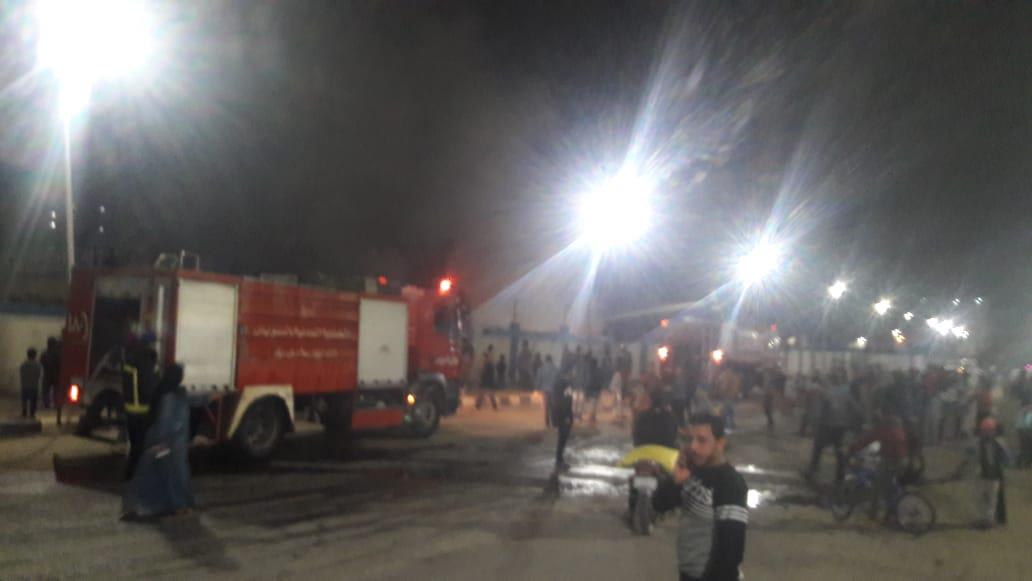 سيارات الدفاع المدني حاصرت النيران 