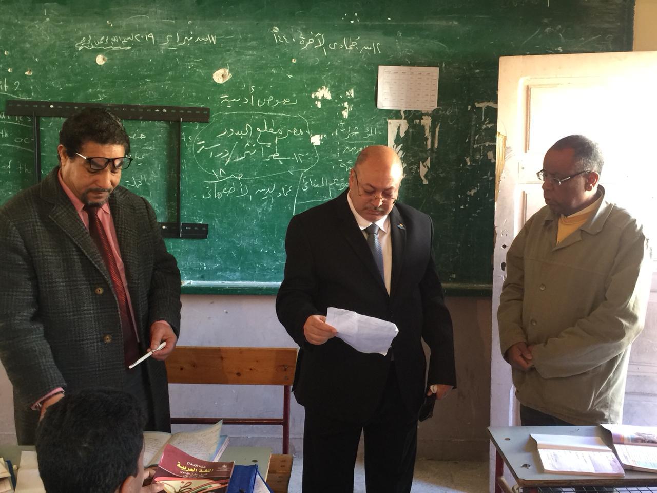 مدير تعليم الإسكندرية يتفقد مدرسة المشير أحمد بدوي (1)