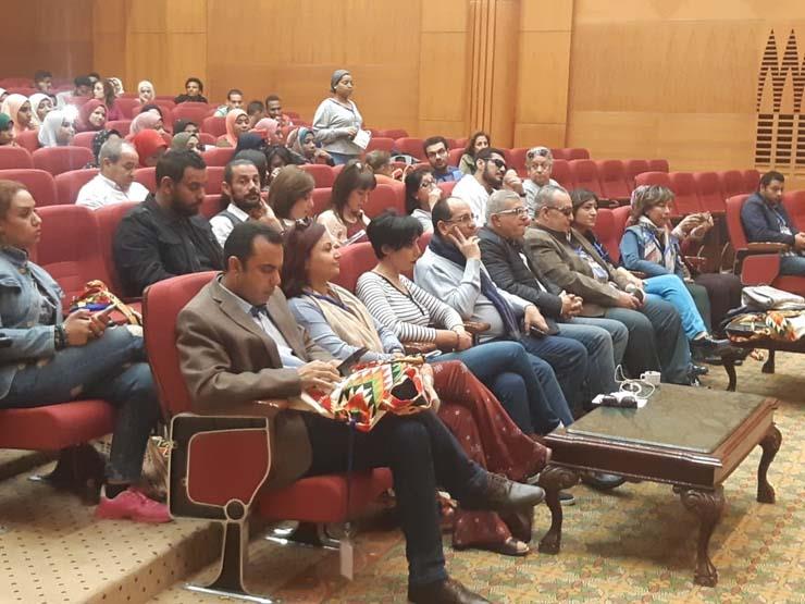 الحضور في ندوة تكريم منة شلبي