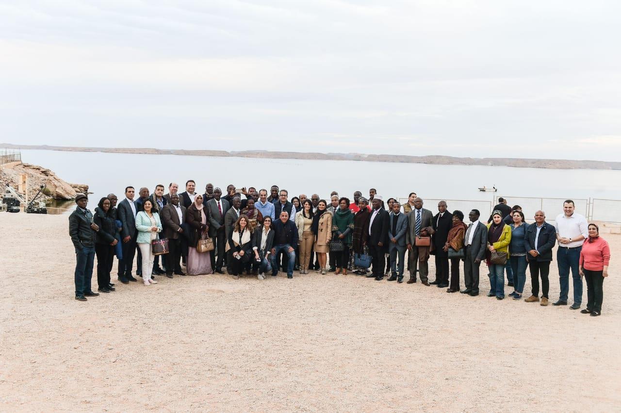 وزيرا السياحة والآثار يصطحبان 22 سفيرًا أفريقيا في جولة بمعبد أبوسمبل  (1)