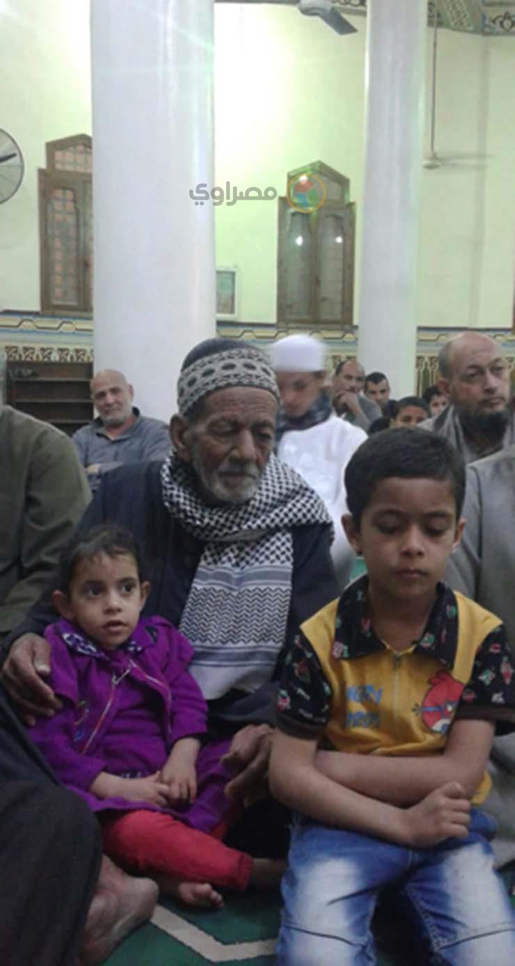 الزوج خلال تواجده في أحد المساجد