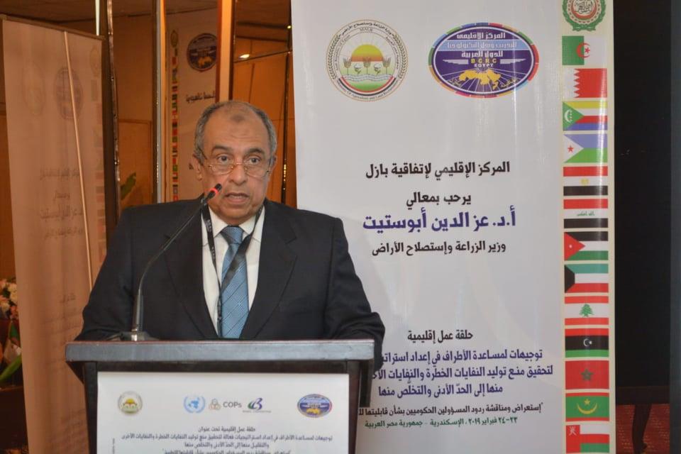 الدكتور عز الدين أبو ستيت وزير الزراعة (1)