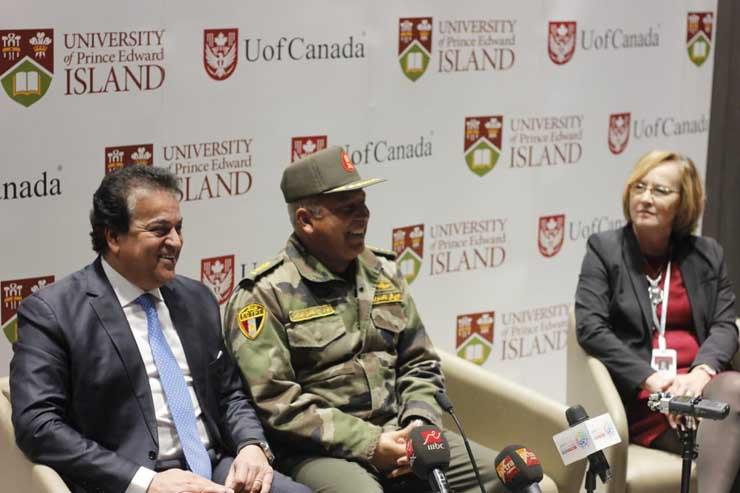 وزير التعليم العالي أثناء زيارته للجامعة الكندية في العاصمة الجديدة (3)