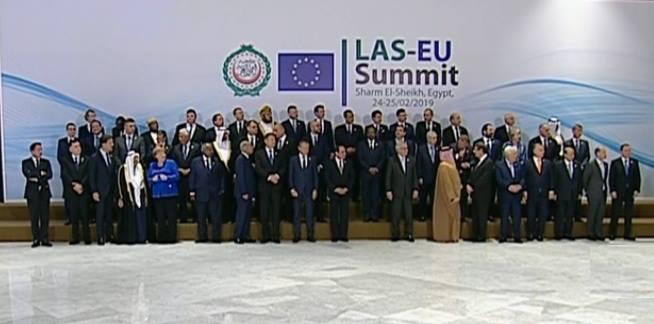 صورة تذكارية لقادة القمة العربية الأروبية (2)