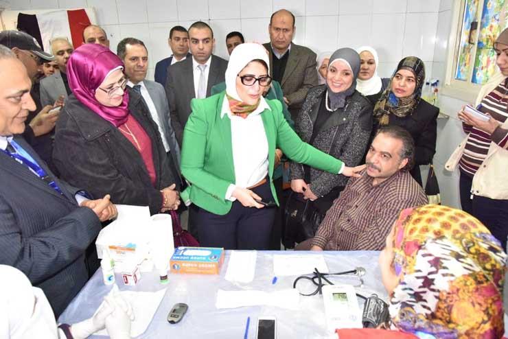 وزيرة الصحة تتفقد 100 مليون صحة بالقاهرة (2)