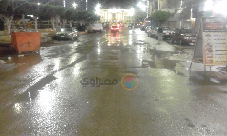 اثناء سقوط الأمطار الغزيرة في كفر الشيخ
