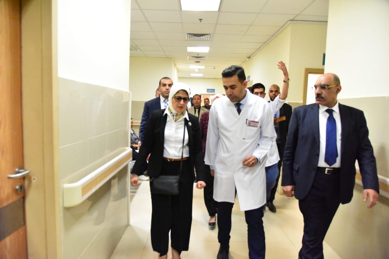 وزيرة الصحة تتفقد مستشفى أسوان التخصصى