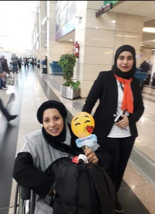 مصر للطيران تحتفل بعيد الأم مع المسافرات (1)