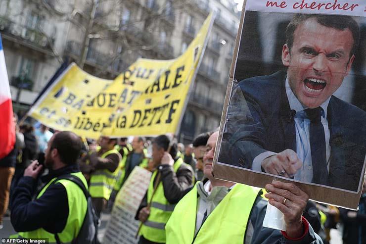 احتجاجات السترات الصفراء في فرنسا (1)