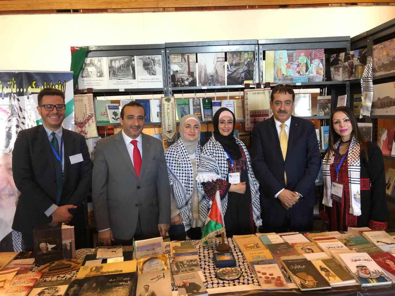 قنصل فلسطين يفتتح جناح بلاده في معرض الإسكندرية الدولي للكتاب (1)