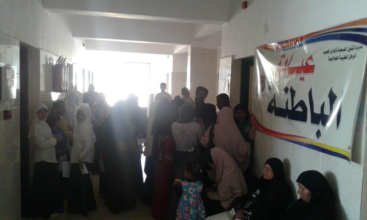 فحص وعلاج 844 مواطنين في قافلة طبية لقرية غرب الموهوب بواحة الداخلة  (2)