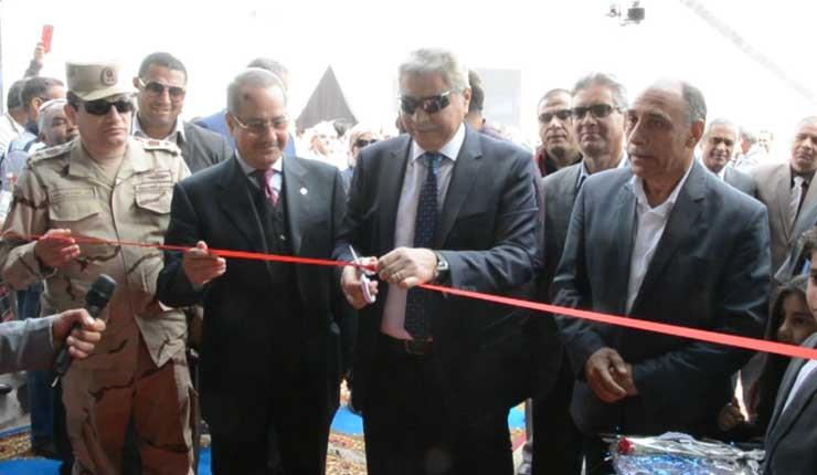  محافظ المنيا يفتتح 4 مصانع شرق النيل  (1)