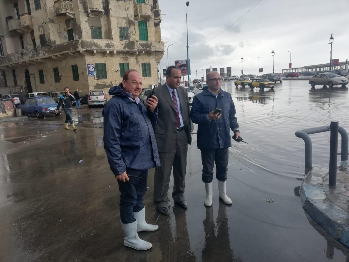 جهود شفط مياه الأمطار بشوارع الإسكندرية (1)