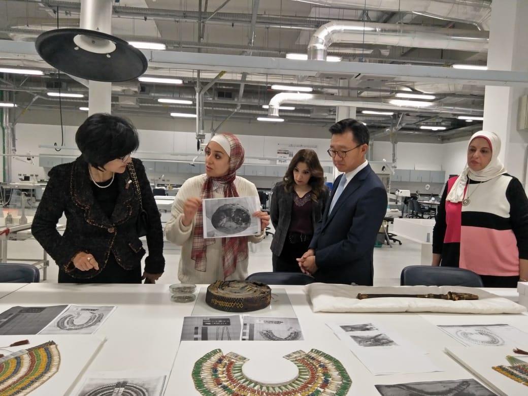 سفير كوريا الجنوبية في المتحف الكبير (1)