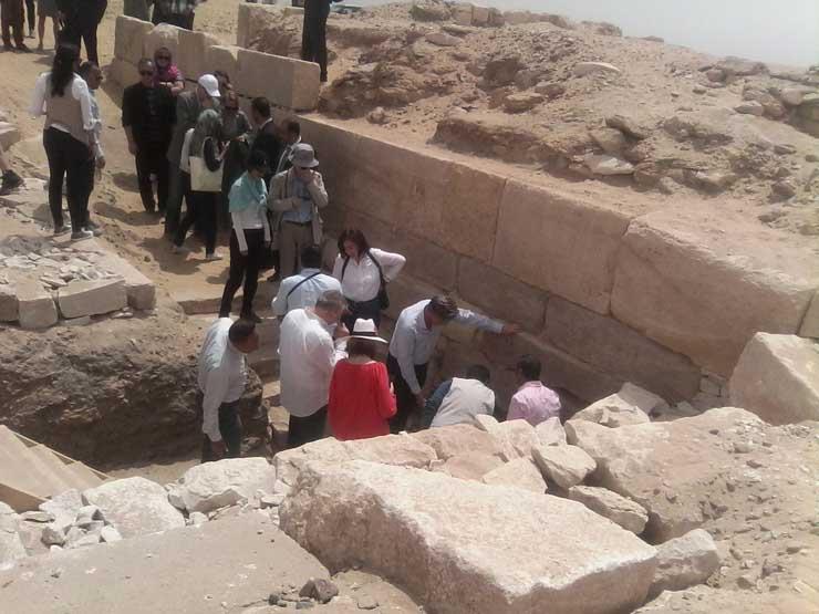 جولة الدكتور خالد العناني وزير الآثار لزيارة مجموعة من المقابر في منطقة سقارة (1)